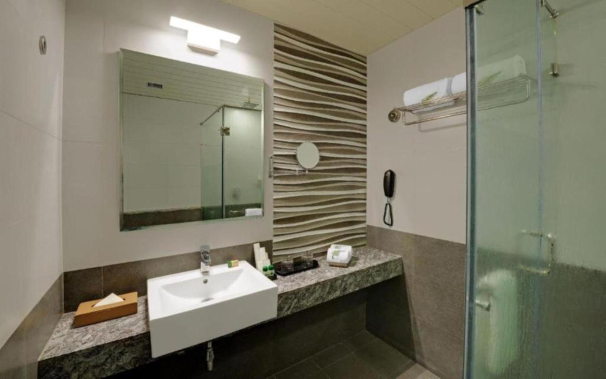 Hotel Seven Inn Near Delhi Airport New Delhi Eksteriør bilde